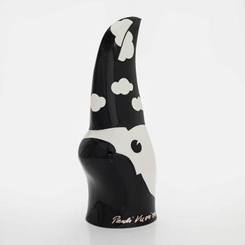 Pauli Vuorisalo, veistos, posliinia, signeerattu PV, 7/-90 Arabia Finland.