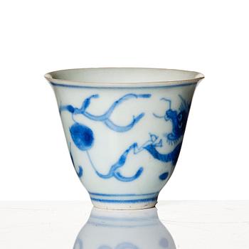 A blue and white dragon wine cup, 'Hatcher Cargo', 17th Century.