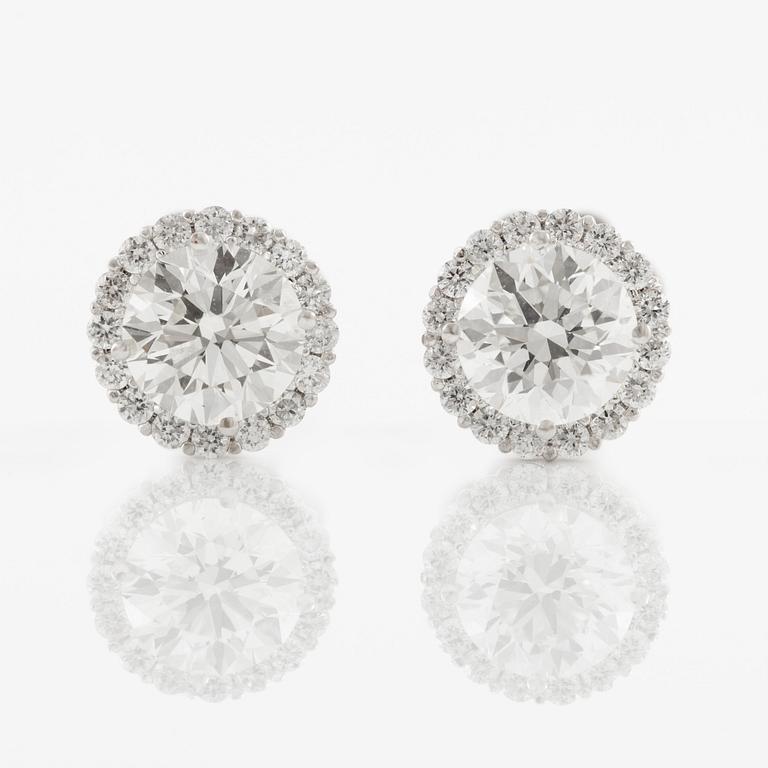 Örhängen 18K vitguld med briljantslipade diamanter.
