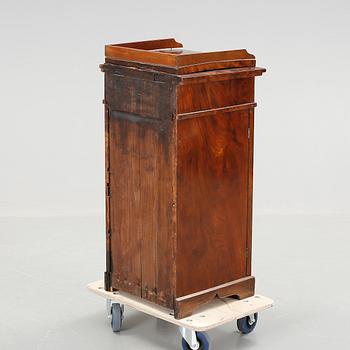 POTTSKÅP, Karl Johan, 1800-talets första hälft.