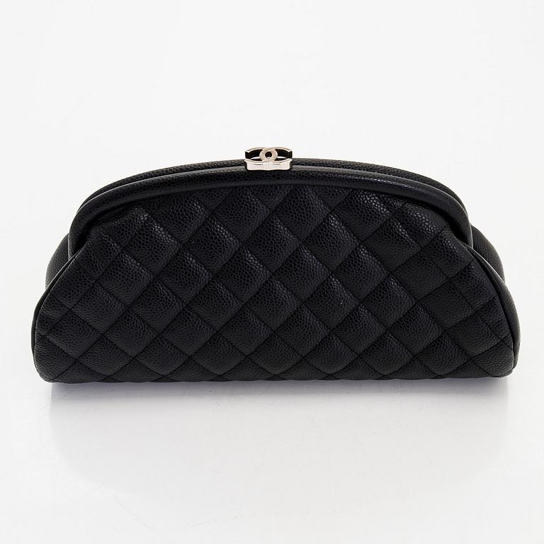 Chanel, A caviar leather clutch, 2006-2008.