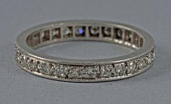 RING, helallians, vitguld  med briljanter, ostämplad.