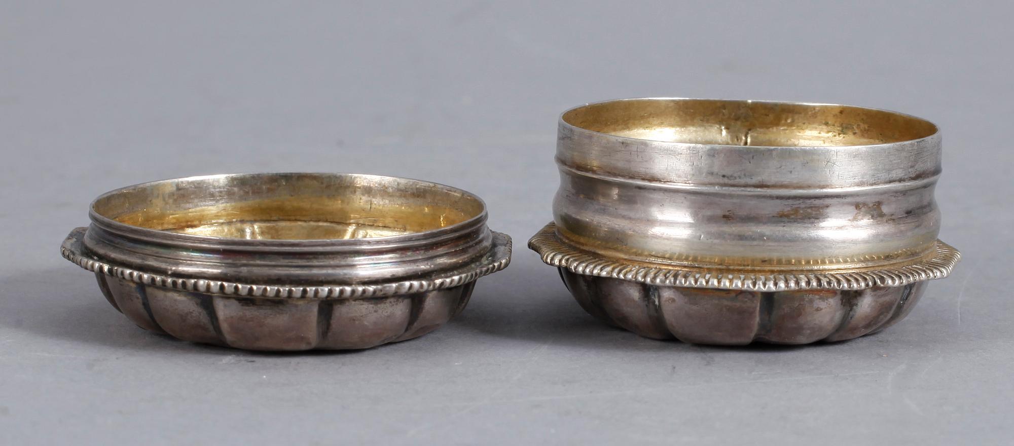 KYRKDOSA, silver, nära utplånade stämplar, Sverige, sannolikt 1700-tal. Vikt ca 44 gram.