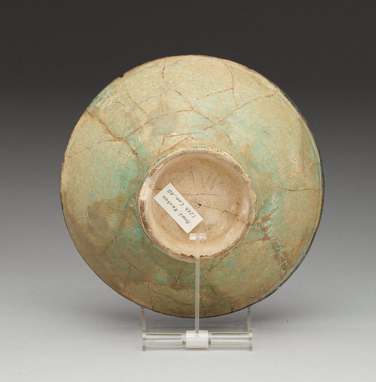 BOWL. Diameter 20,5 cm. Iran, Kashan 12th century.