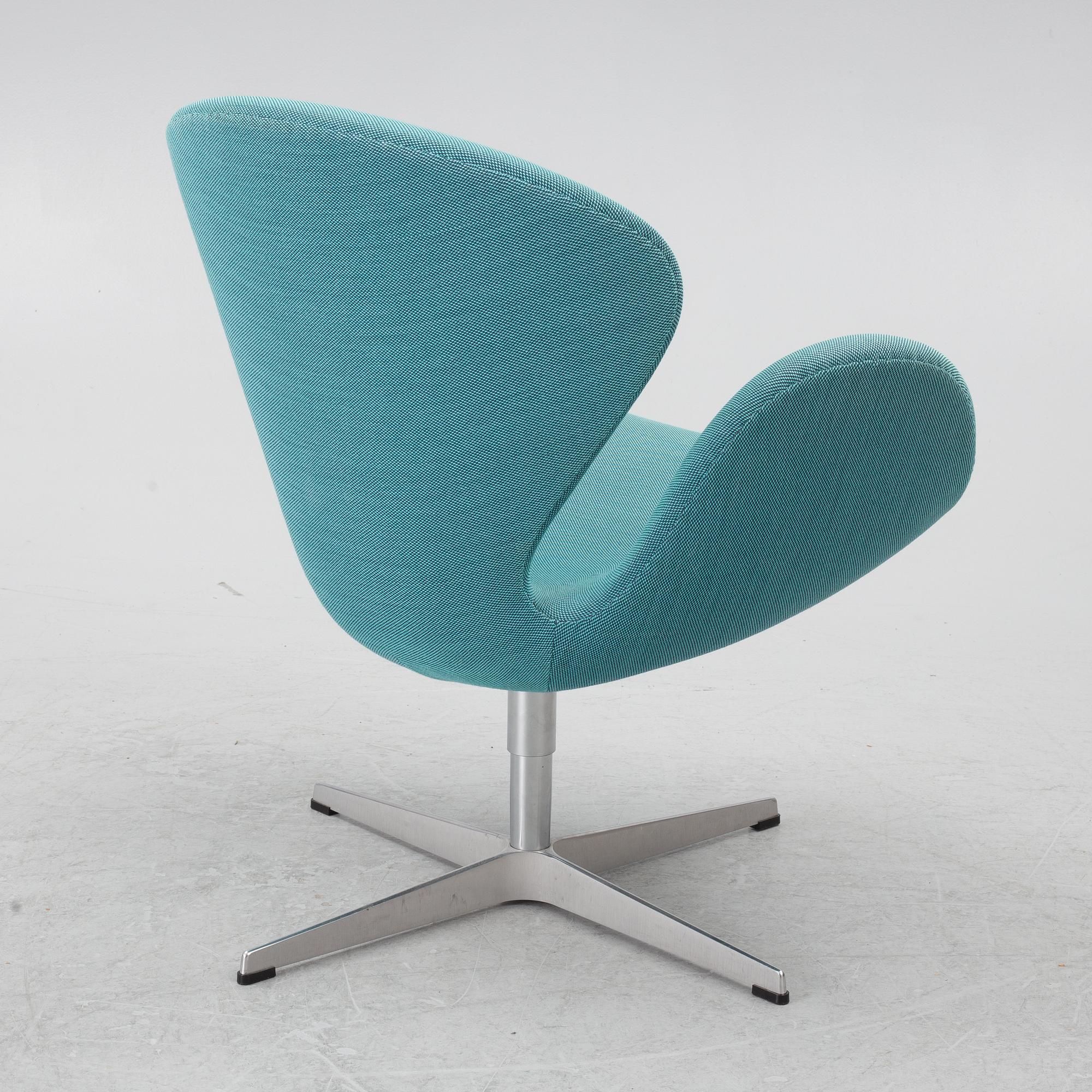 Arne Jacobsen, armchair, "The Swan", Fritz Hansen, Denmark, 2010.