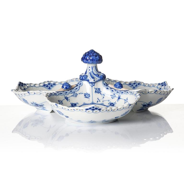 A Royal Copenhagen 'Musselmalet' / 'blue fluted full lace' cabaret dish, Denmark, 1966.