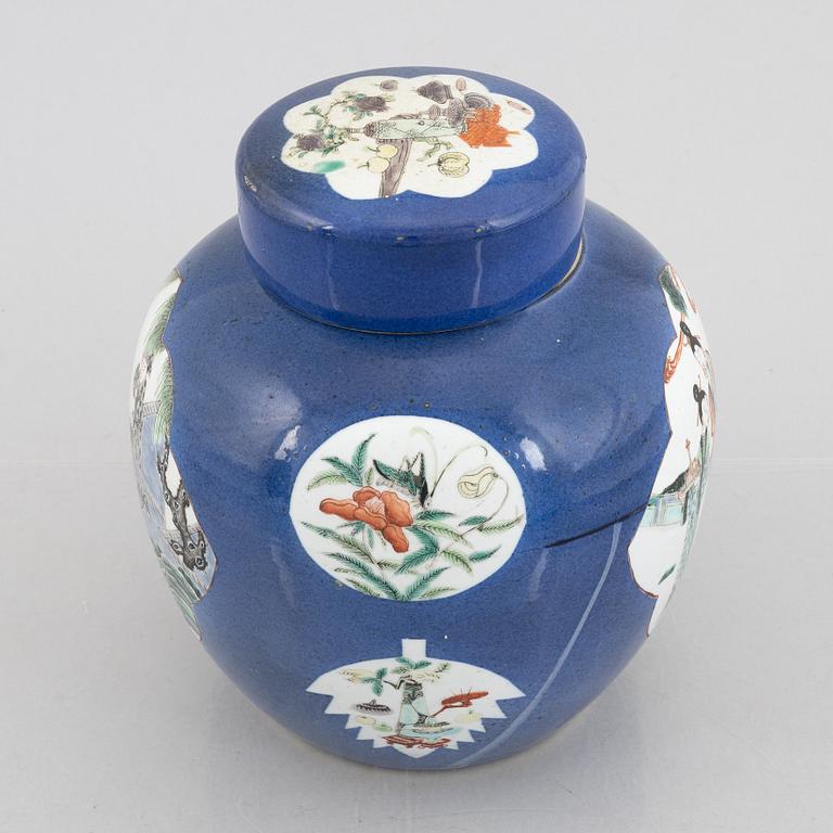 Bojan med lock, porslin, Kina, tidigt 1900-tal.