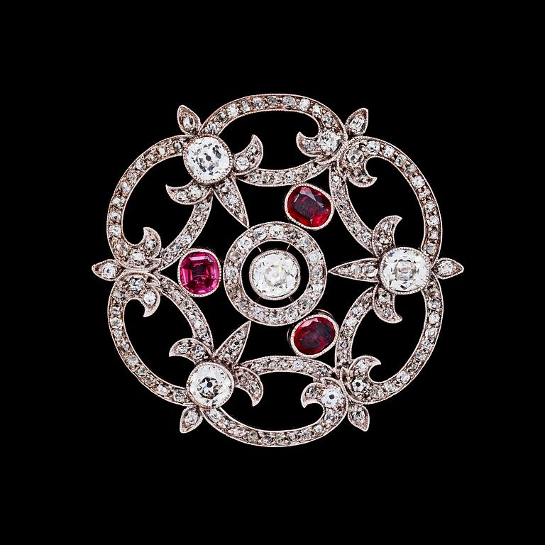An old- and antigue cut diamond and ruby brooch, c. 1930's.