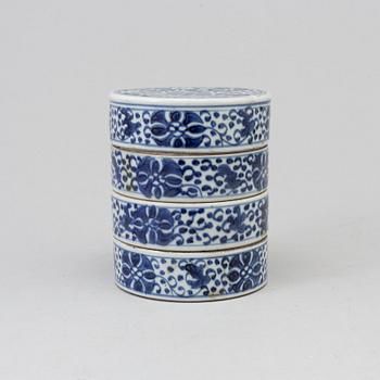 A Chinese porcelain blue and white stack candy box, Qing dynasty, 19th century.