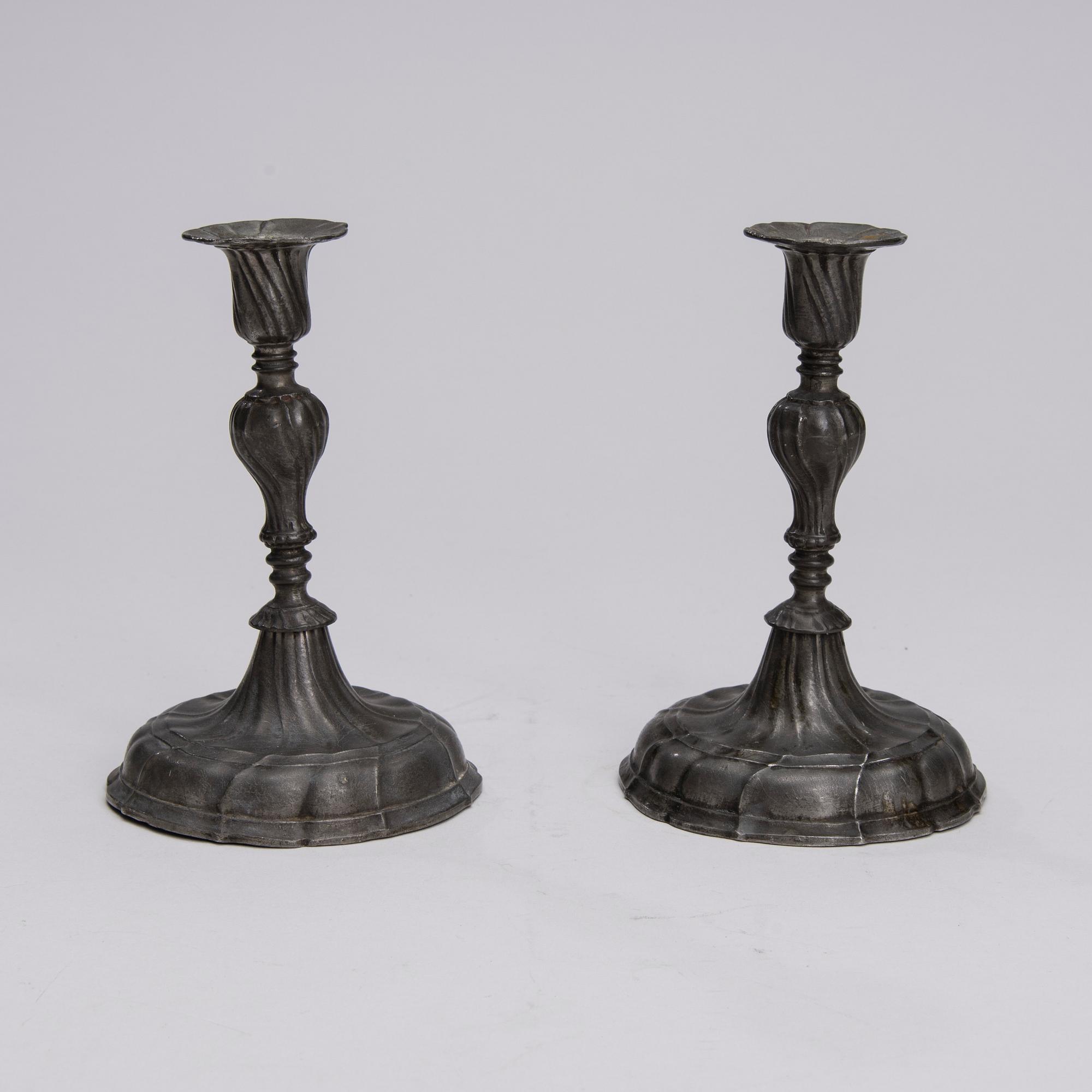 LJUSSTAKAR, ETT PAR, tenn, rokoko, Mellaneuropa, 1700-tal.