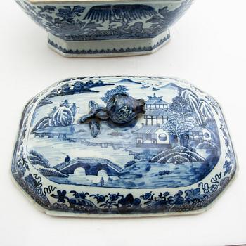 Terrin med lock Kina Qianlong (1736-95) porslin.