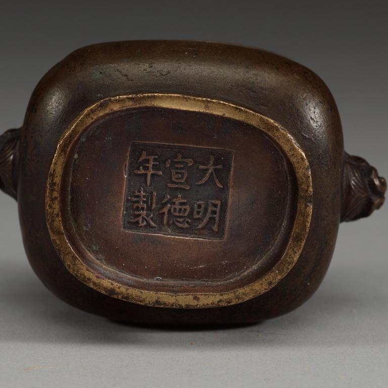 A miniature bronze censer, Qing dynasty (1644-1912), with Xuande six character mark.