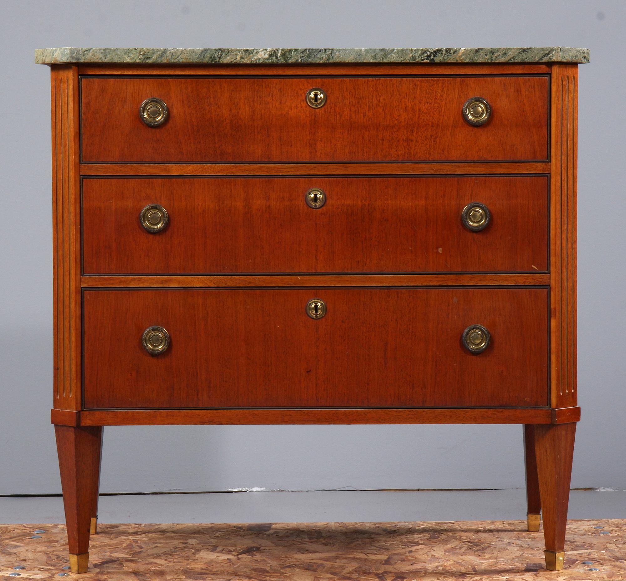 BYRÅ, sengustaviansk stil, 1900-talets första hälft.