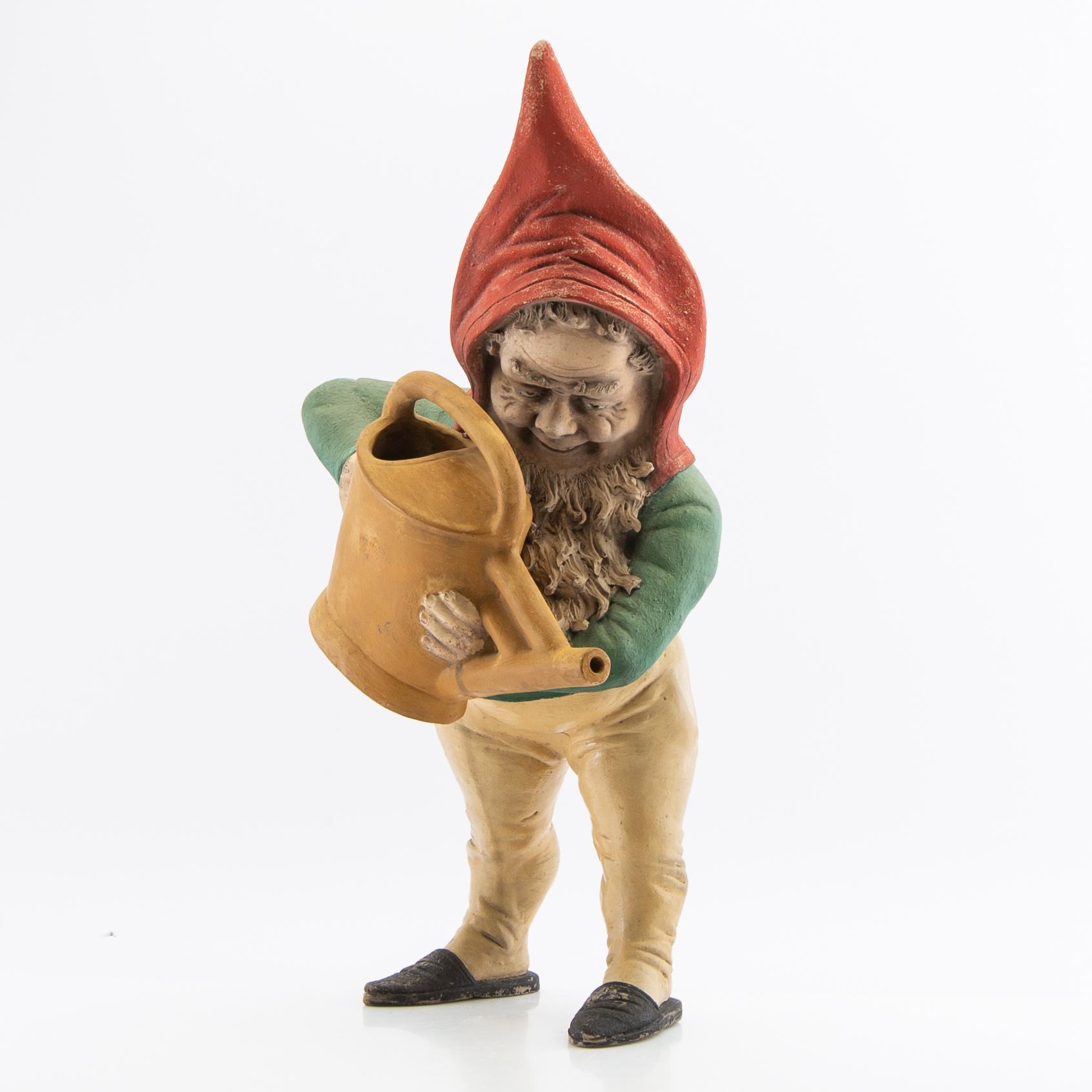 Tomte, troligen Tyskland 1900-talets första hälft/mitt bemålad terrakotta.