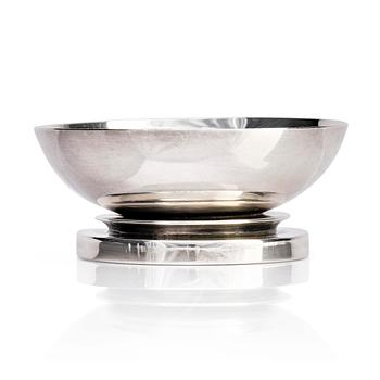 440. Harald Nielsen, skål, sterling silver, "Pyramid", märkt med designnummer 600B, Georg Jensen, Köpenhamn 1933-1944.