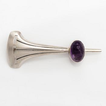 Elis Kauppi, A silver brooch with an amethyst. Kupittaan kulta, Turku 1959.