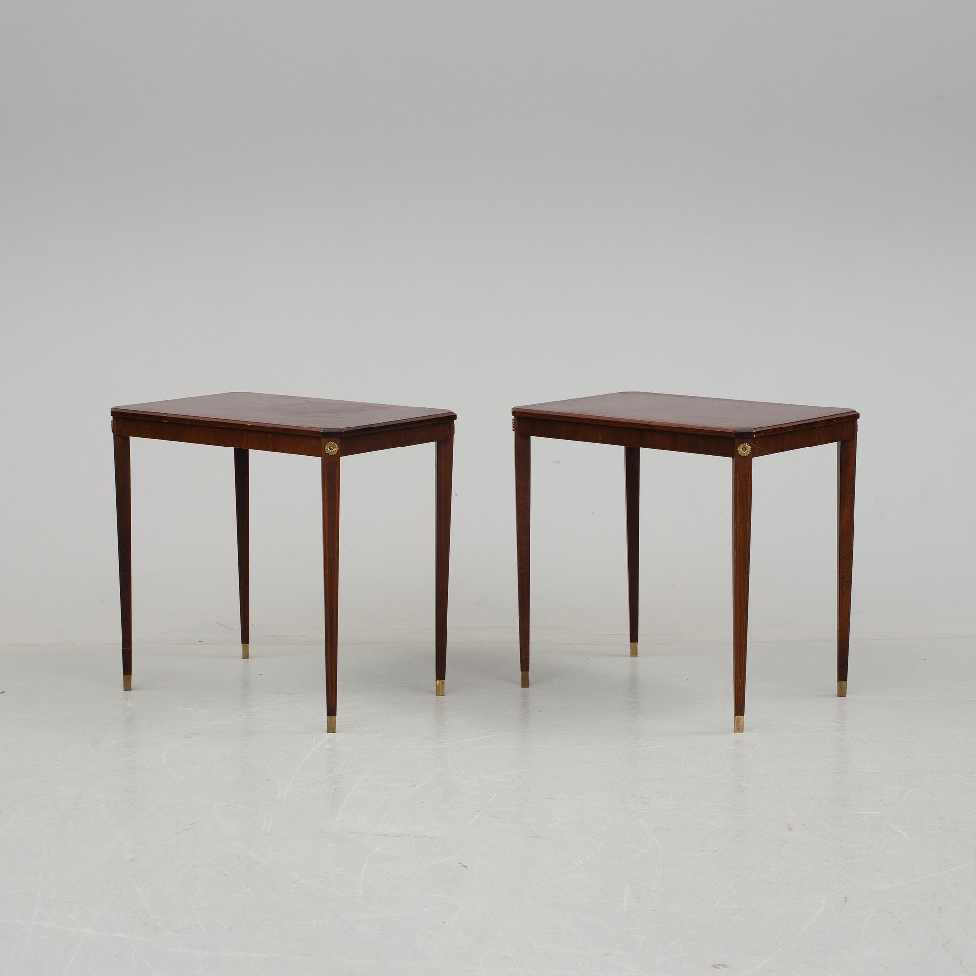 SIDOBORD, 2 st. Gustaviansk stil, 1900-talets mitt.