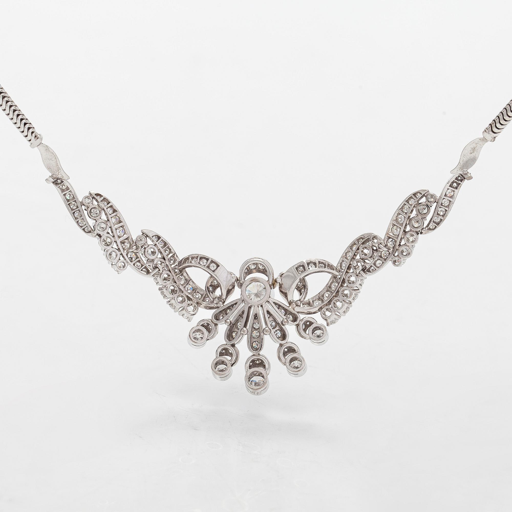 Collier, Bucherer, 18K vitguld med briljanstlipade och åttkantsslipade diamanter.