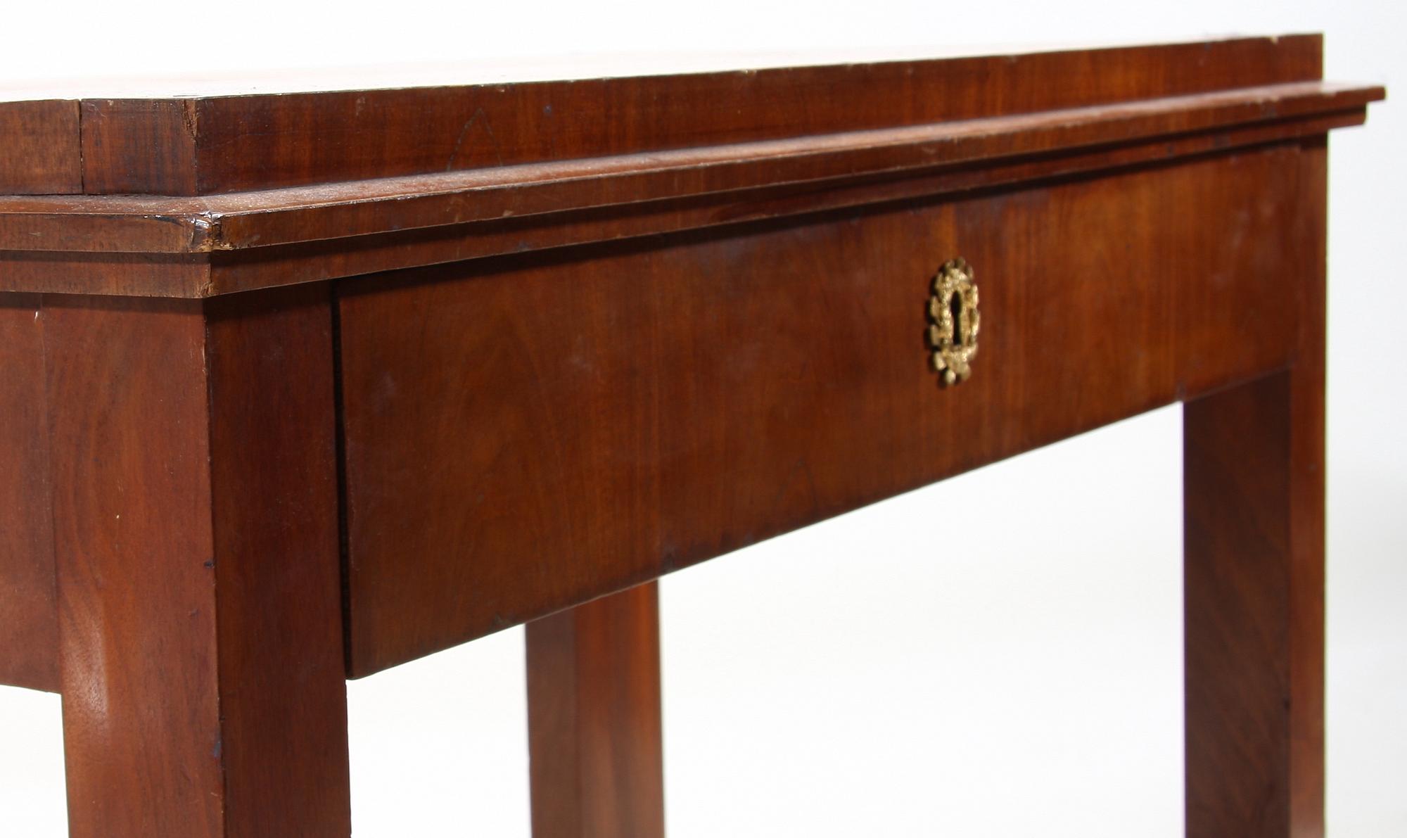 KONSOLBORD/TOALETTBORD. Empire 1800-talets första hälft.