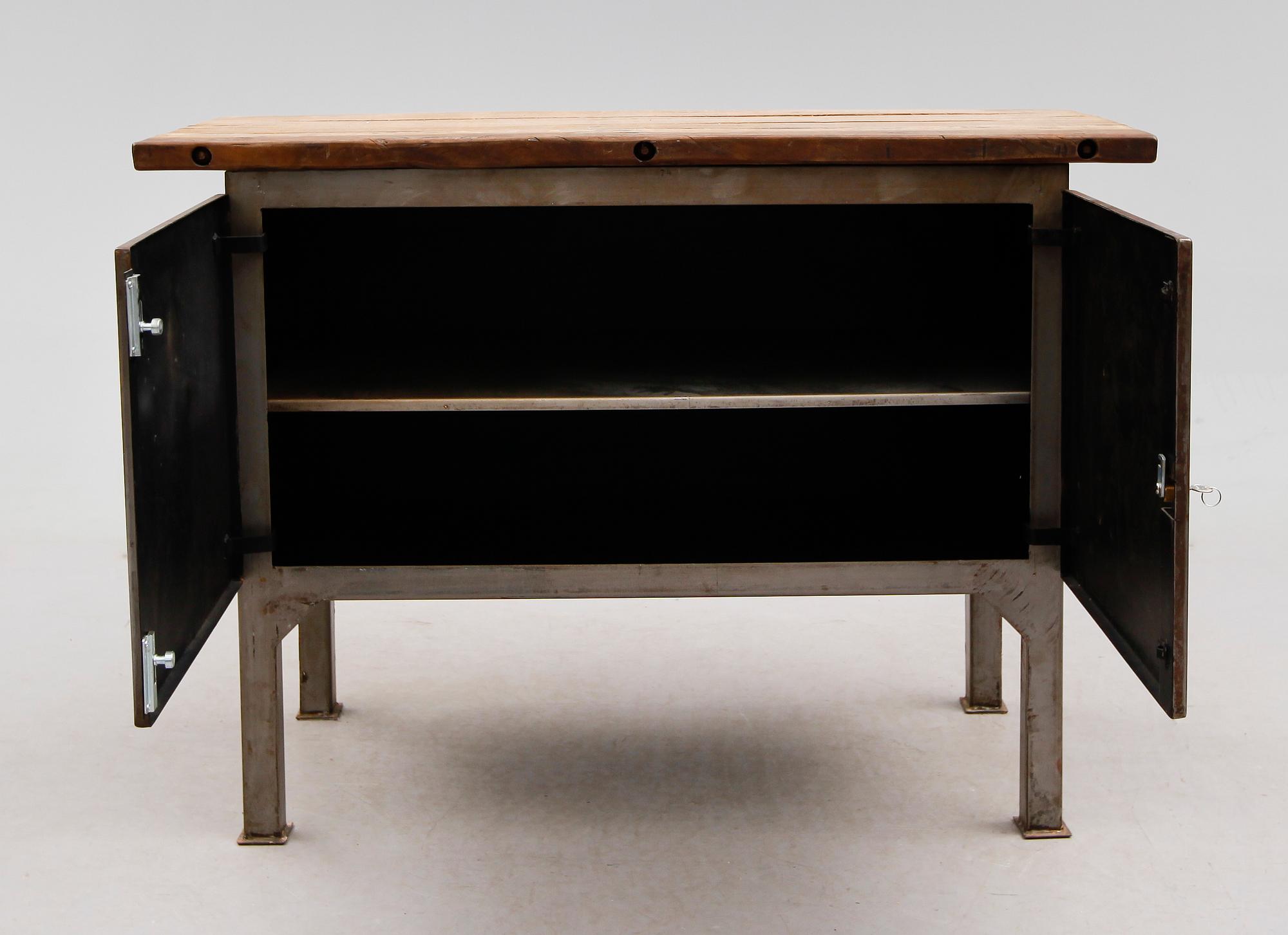 SERVERINGSSKÅP, industrimodell, 1900-talets andra hälft.