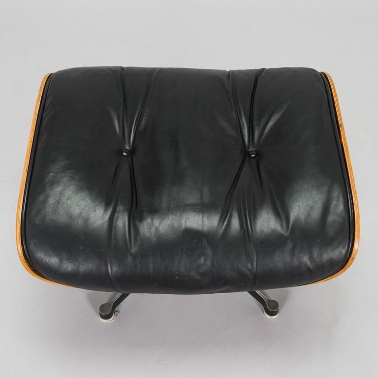 Charles & Ray Eames, 'Lounge chair' and ottoman, licensed by Mobilier International France, 1977.
