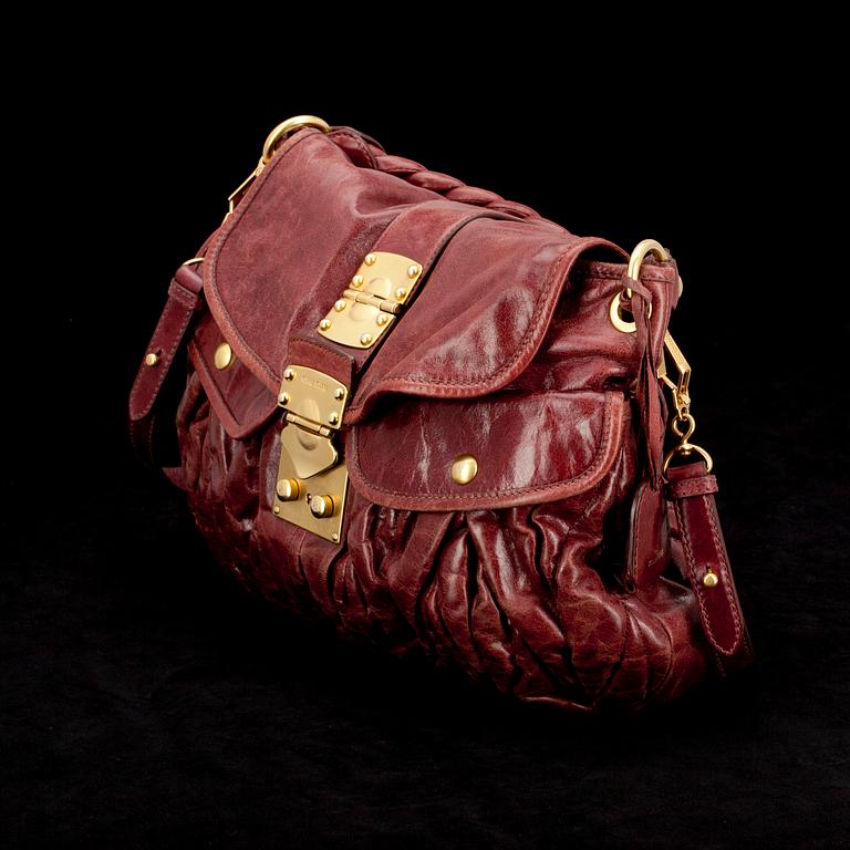 VÄSKA, "Matelassé Hobo", Miu Miu.