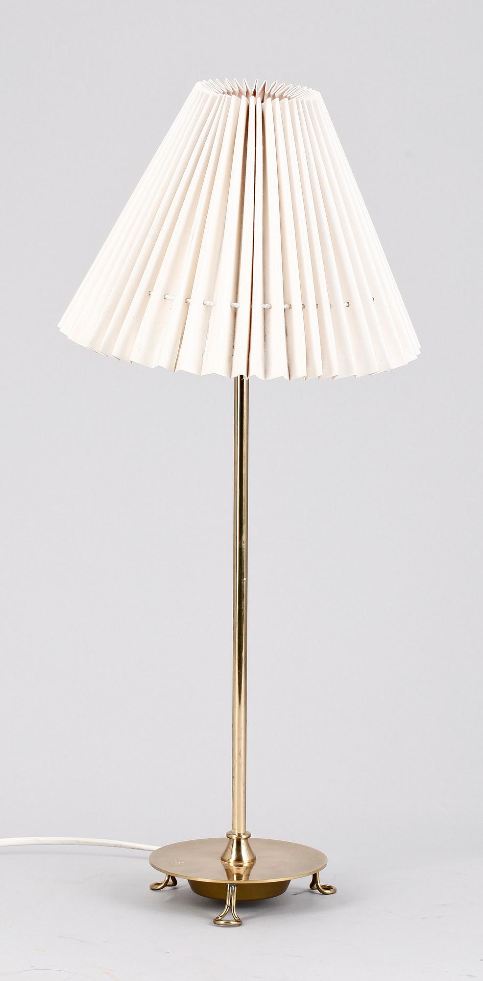BORDSLAMPA, Josef Frank , Svenskt Tenn, 1900-talets andra hälft. Modell 2552 Formgiven 1938.