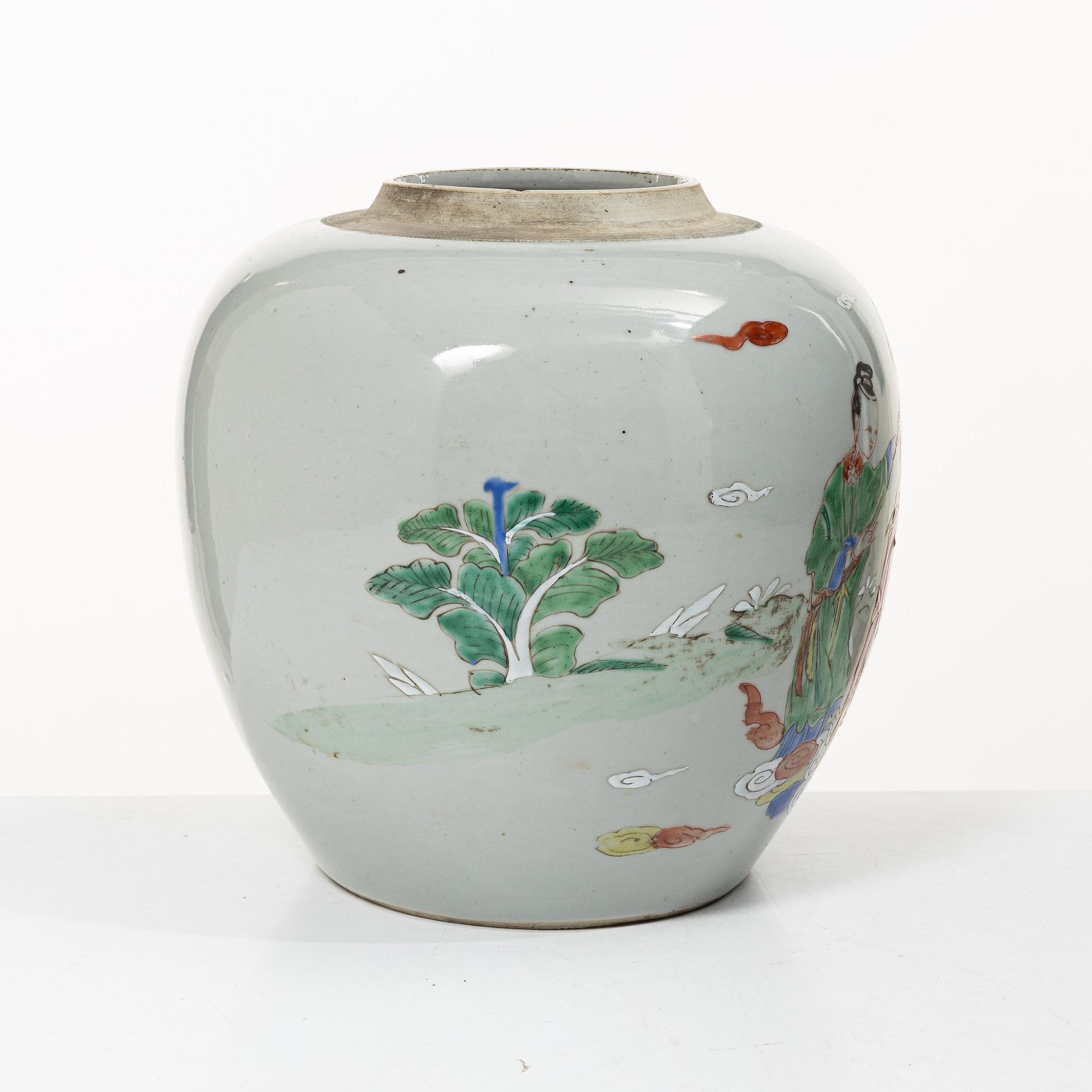 A famille rose jar, Qing dynasty, 18th century.