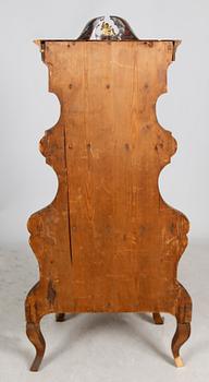 ATENNIENNHYLLA, rokokostil, sent 1800-tal.