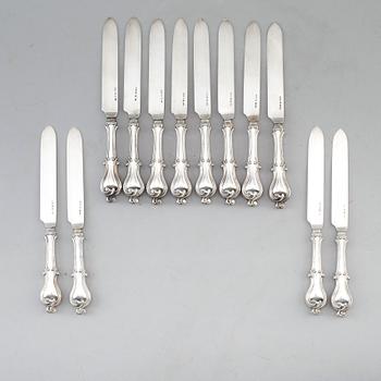 KNIVAR, 12 st, silver, Lars Larson, Göteborg 1850-tal. Vikt ca 516 g.