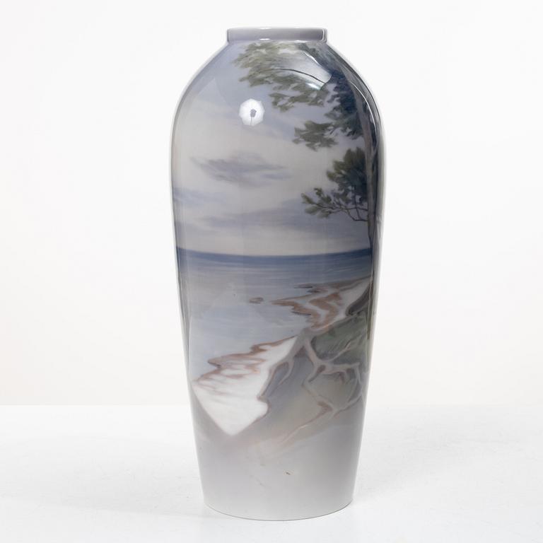 Bing & Gröndal, vase, porcelain, model 4555.