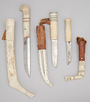 SAMEKNIVAR, 3 st, renhorn och läder, 1900-tal.