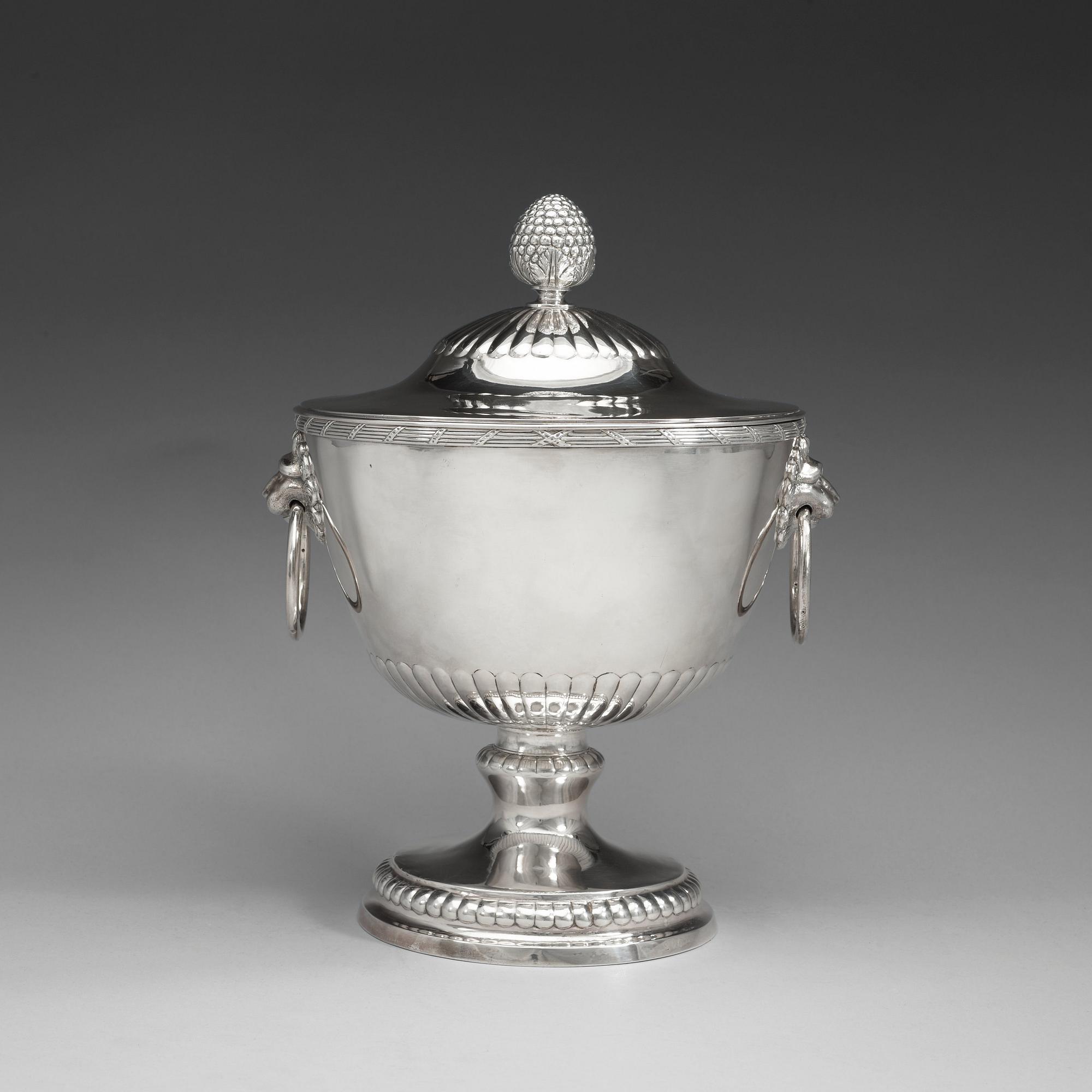 Erik Holmberg, terrin med lock, silver, Lund 1796. Gustaviansk.
