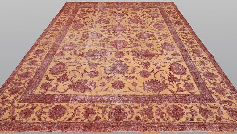 An Oriental carpet, ca 340  x 244 cm.