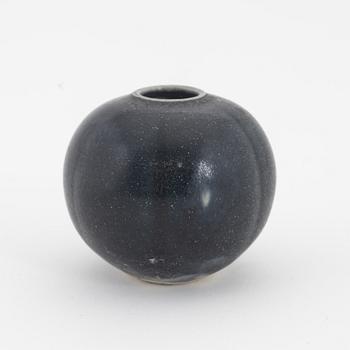 A Vietnamese small ceramic vase, 15th/16th century, "Hoi An".