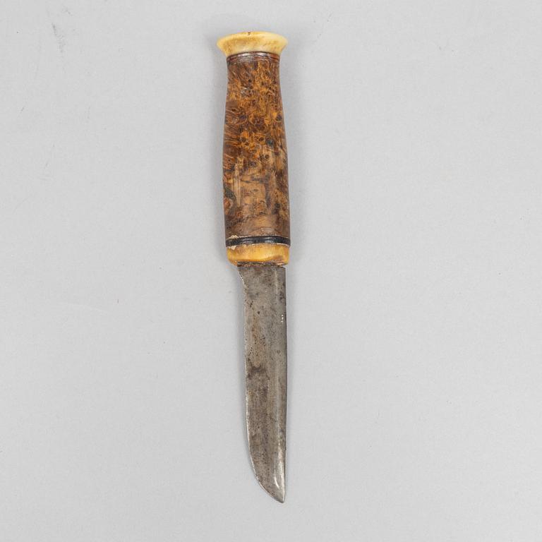 Per Erik Svonni, a reindeer horn knife, signed and dated 1928.