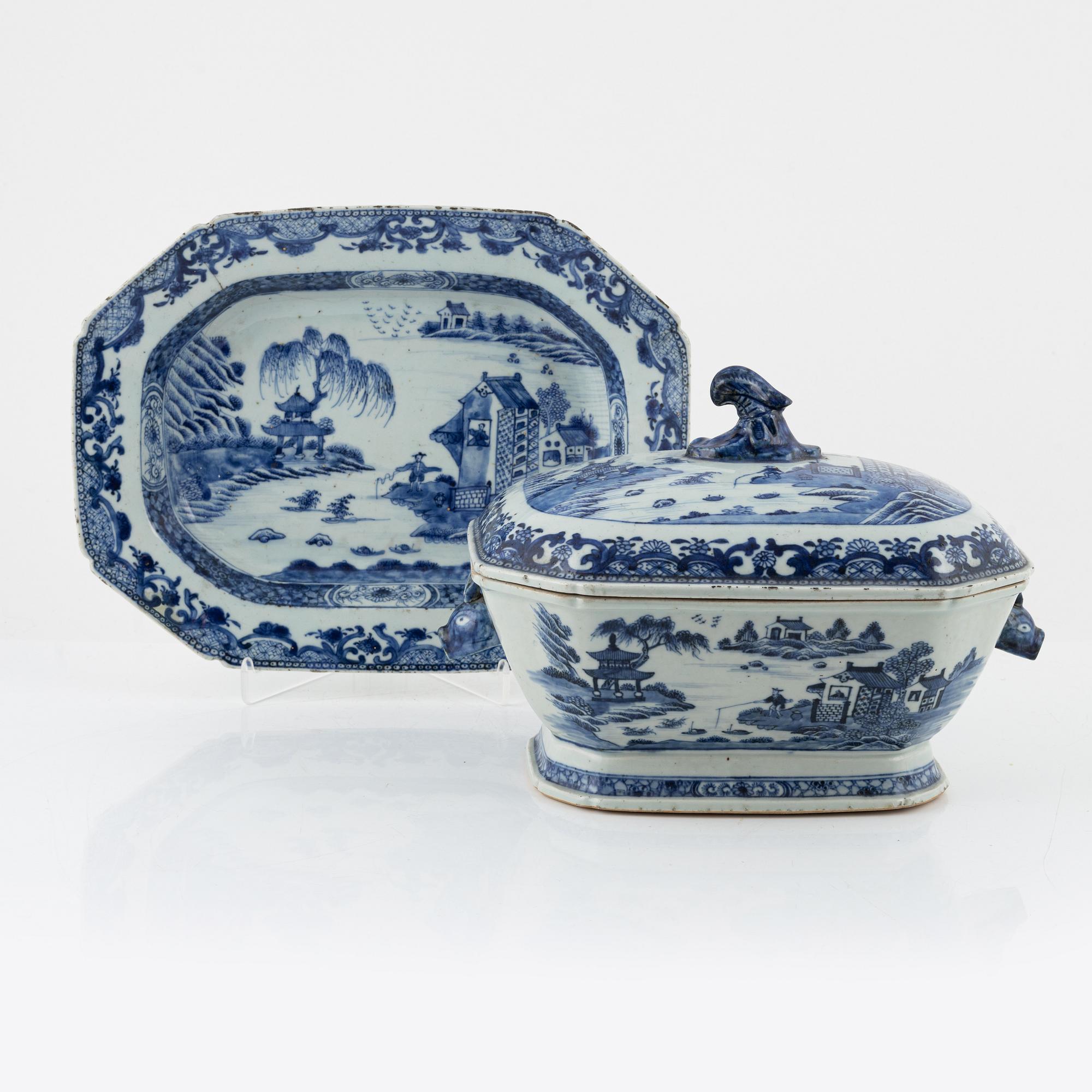 A blue and white porcelain terrine with lid and stand, China, Qianlong (1736-95).