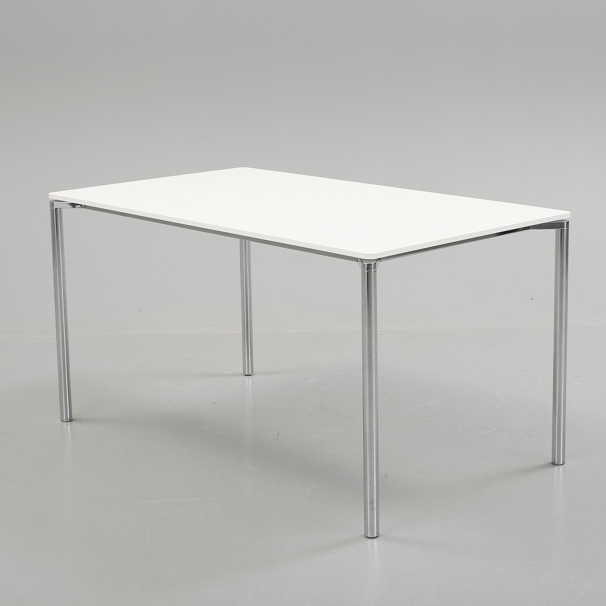 BORD, Fritz Hansen, "Plano" P934.