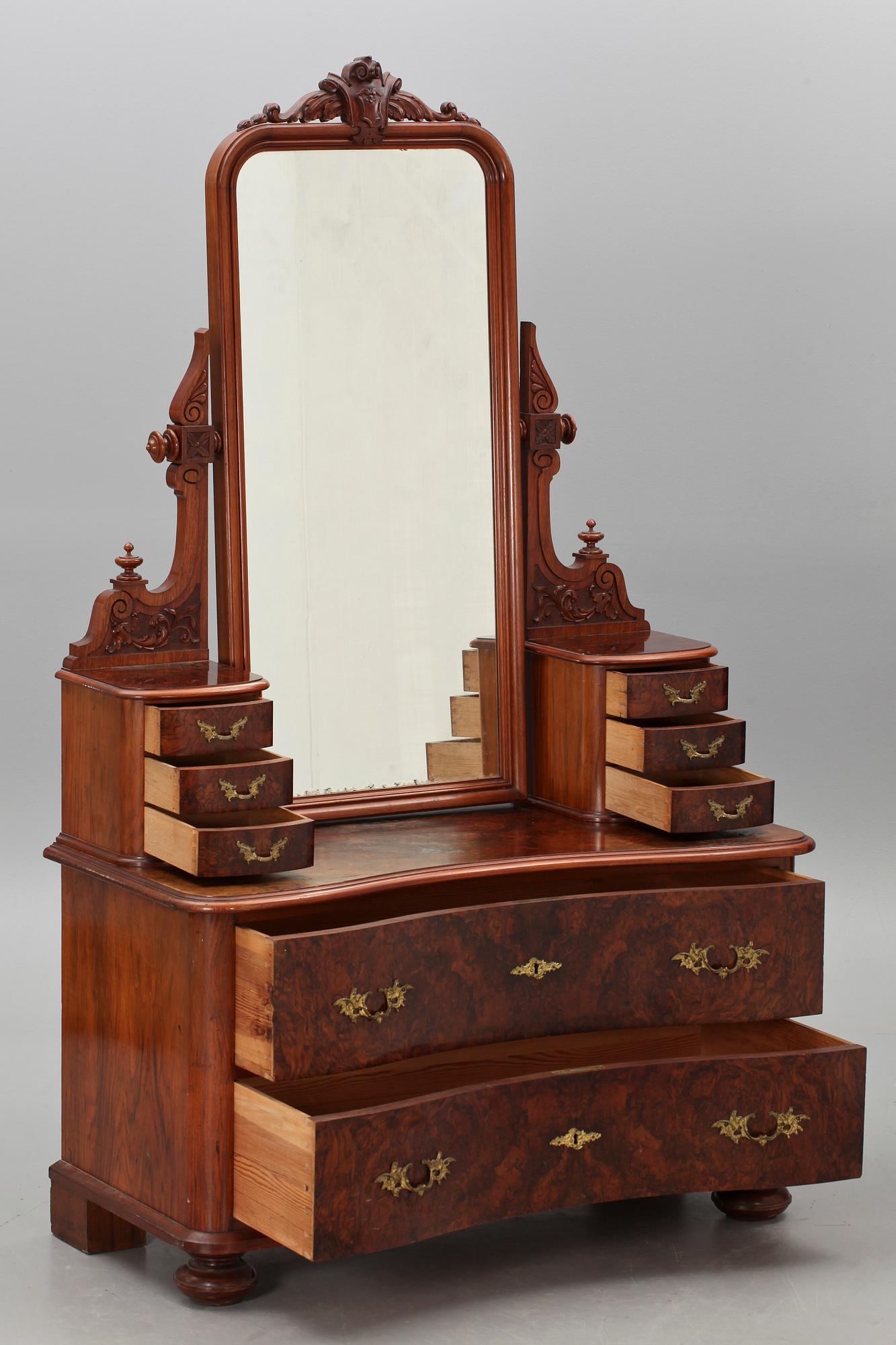 SPEGELBYRÅ, nyrenässans, 1800/1900-tal.