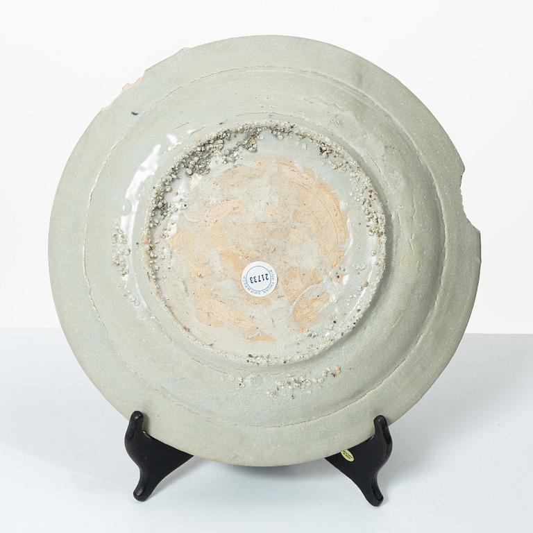 A blue and white Swatow plate from the Bihn Thuan Shipwreck, China, eartly 17th century, Ming dynasty.