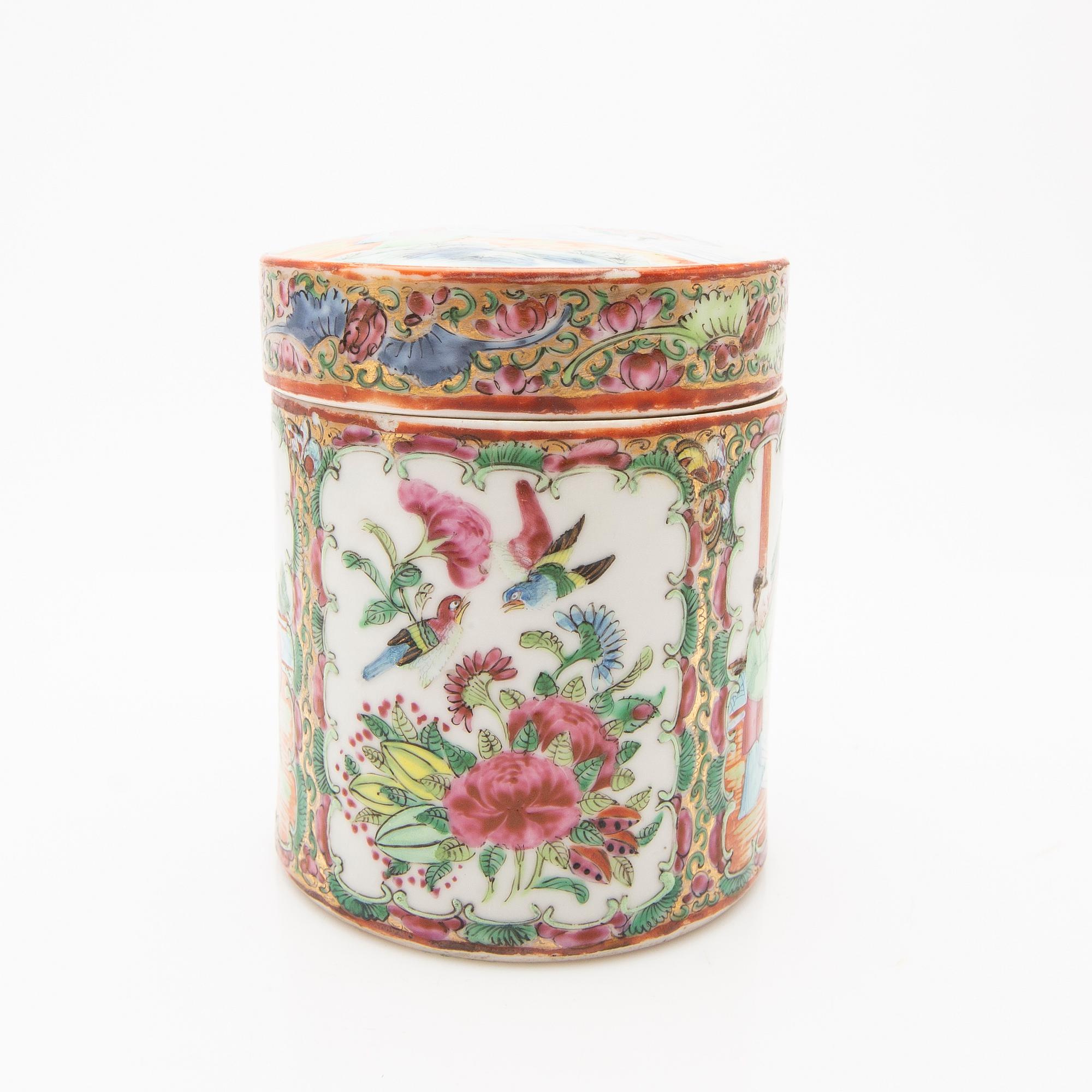 A porcelain set, 8 pieces, Canton, 19th century, China.