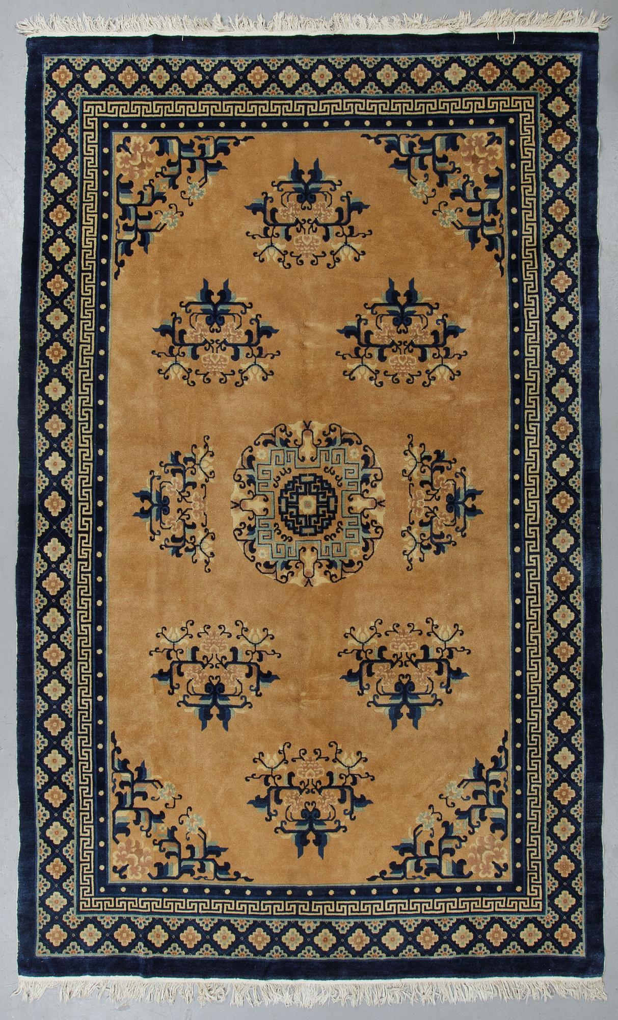 A carpet, semi-antique/Old China, ca 302 x 196 cm.