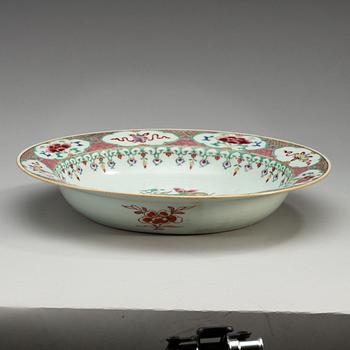 A famille rose basin, Qing dynasty, Yongzheng (1723-35).