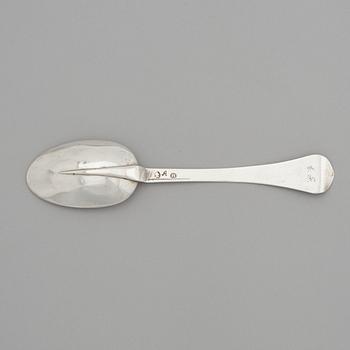 923. A Swedish early 18th century silver spoon, mark of Petter Lund 1713.