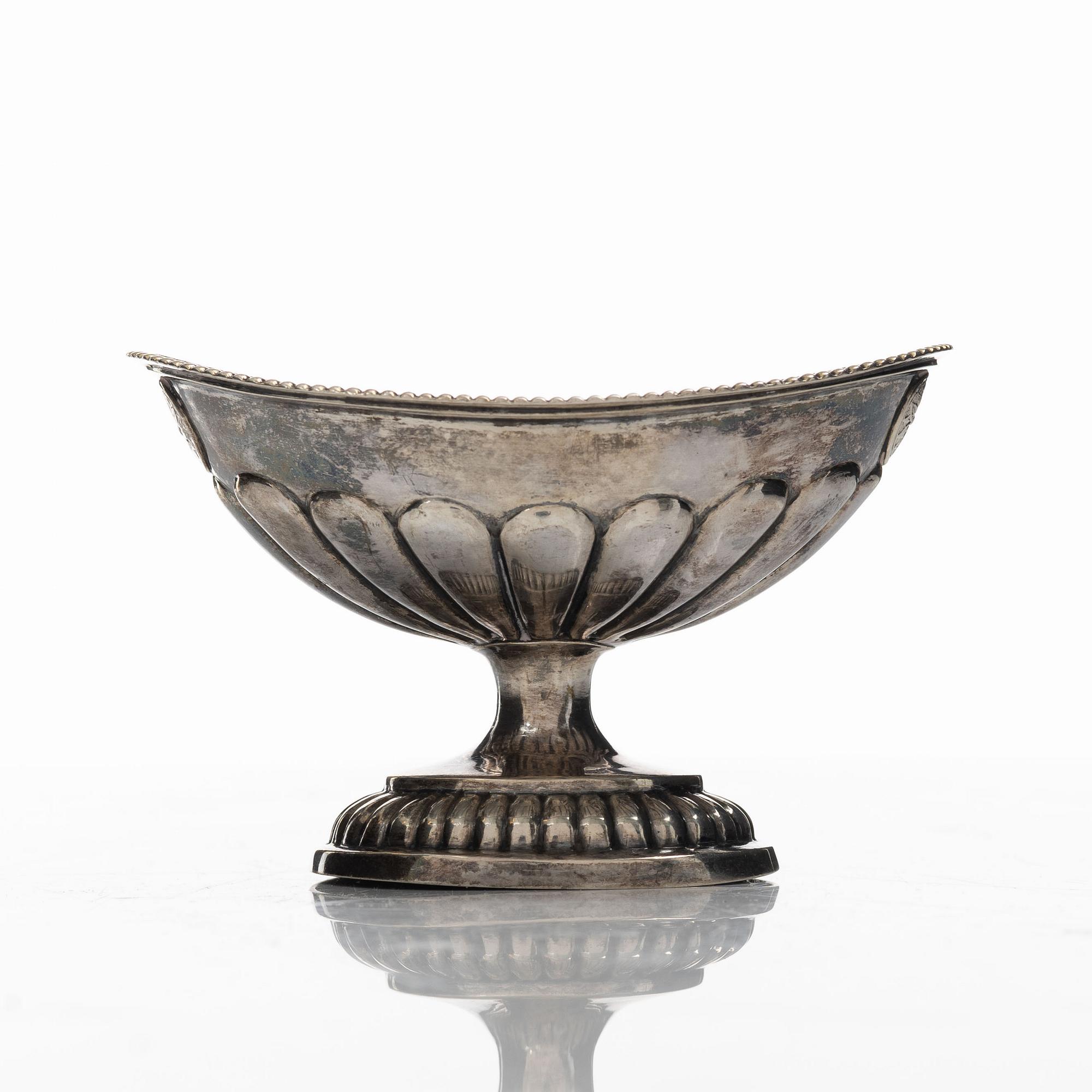 A parcel-gilt silver salt cellar, S:t Petersburg 1826.