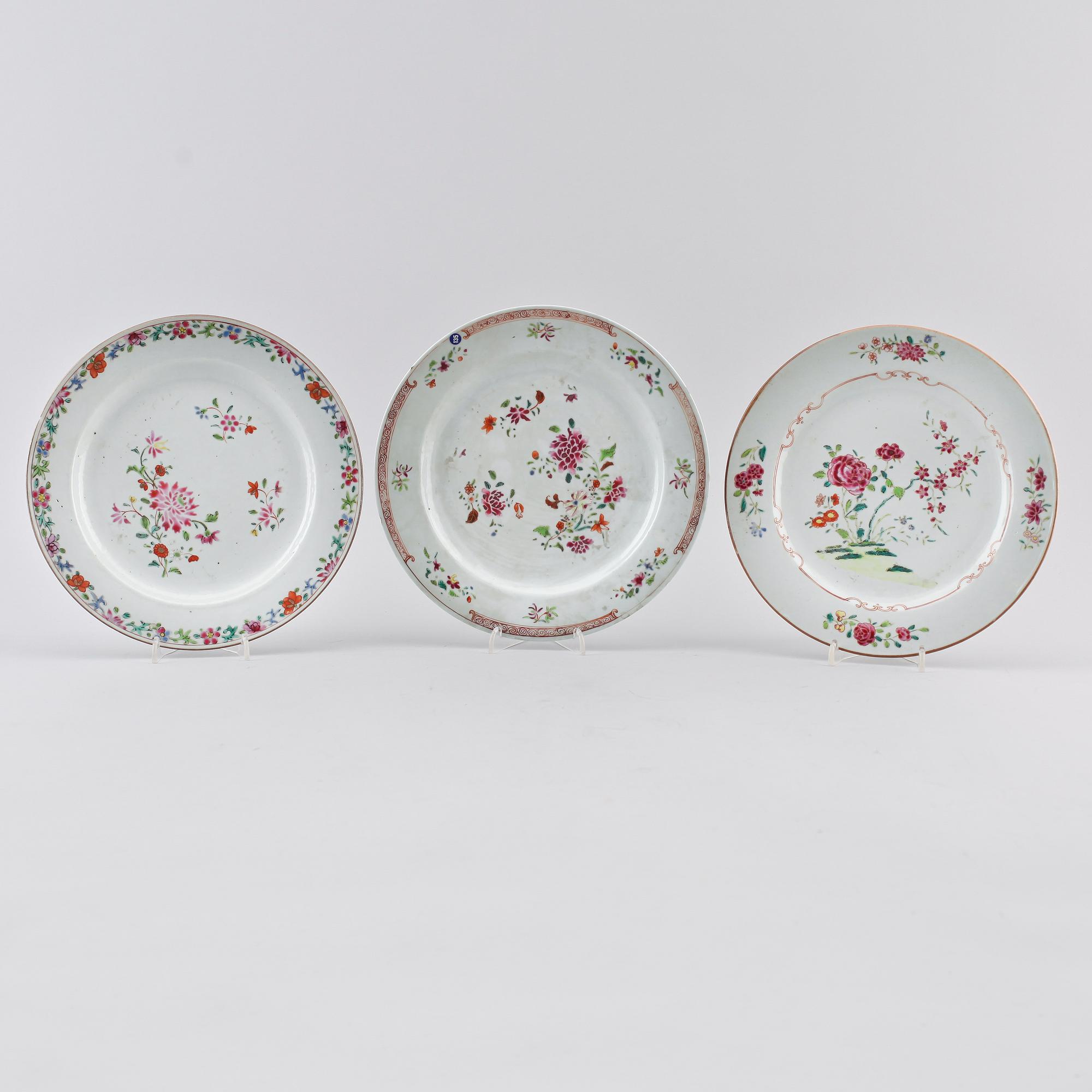 TALLRIKAR, 3 st snarlika, porslin, Kina, Qianlong 1736-1795.