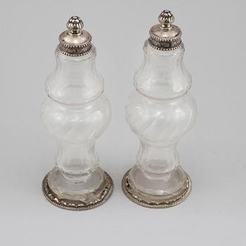 FLAKONGER, ett par, glas och silver, Andreas Isberg, Skänninge, 1790.