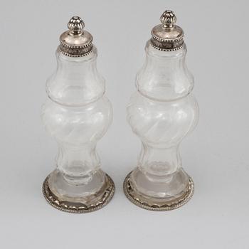 FLAKONGER, ett par, glas och silver, Andreas Isberg, Skänninge, 1790.