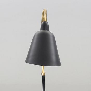 ARNE JACOBSEN golvlampa "Bellevue AJ-7", Arne Jacobsen & Tradition 2000-tal.