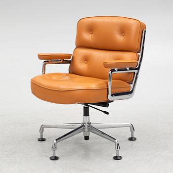 Charles & Ray Eames, a "Lobby" chair, Vitra.